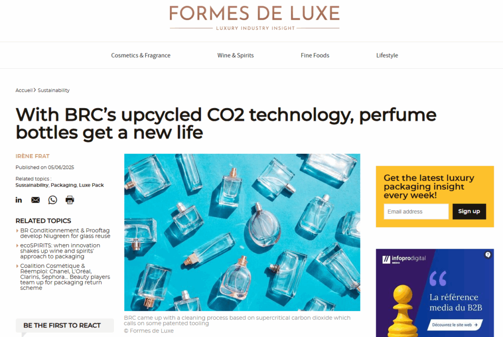 Article Formes de Luxe, photo flacon verre, écrit en english